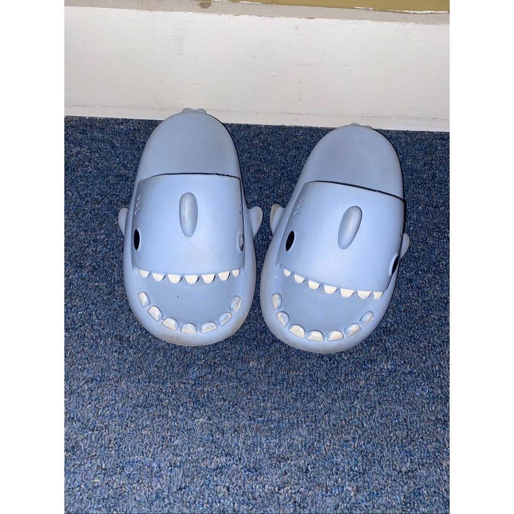 Shark foam slides men 7 w/side fins, teeth and tail